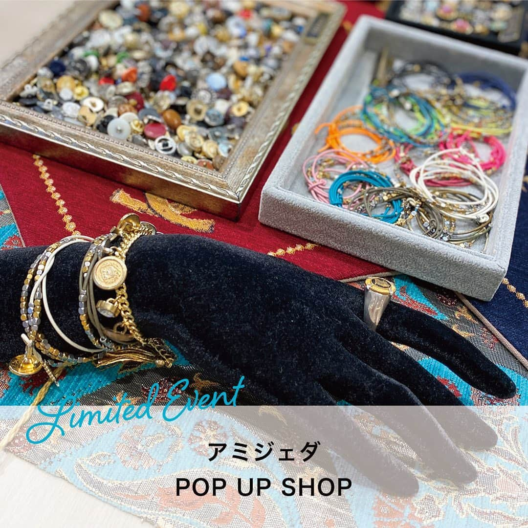 天王寺ミオのインスタグラム：「本日（10/25）より、アミジェダPOP UP SHOPを開催中！☆  Amijedの由来は出島（Dejima）  かつて海外との交流が盛んに行われ出島から伝わったカルチャーは数多く、また、外国人の多くはそこで日本文化に触れて母国に持ち帰った。そんな出島から伝わったファッションや西洋文化がルーツとなる。 デザイナーが世界各国で出会ったヴィンテージボタンやチャームをセレクトしていただき、その場でブレスレットやネックレスを作り上げるアクセサリーブランド。 パーツが交錯して独自の感性があらわれたとき、自分だけのアクセサリーができあがります。  皆様のお越しをお待ちしております♪  ーーーーーーーーーーーーーーーーーーーーーーーーーー 【期間】10月25日(水)〜10月31日(火) 【時間】11:00～21:00　 【場所】本館6階 スパイラルスクエア  Instagramアカウントトップでは、天王寺ミオで開催中のイベントなどを紹介中♪ぜひチェックしてみてね!  #天王寺ミオ #tennojimio #天王寺mio #텐노지미오 #関西 #간사이 #osaka #오사카 #大阪 #tennoji #텐노지 #天王寺 #あべの #abeno #关西 #天王寺グルメ #イベント#event #amijed #アミジェダ#アクセサリー  #チャームアクセサリー  #ブレスレット #リング #ネックレス #カスタム #カスタムアクセサリー #カスタムブレスレット #ブレスレット手作り」