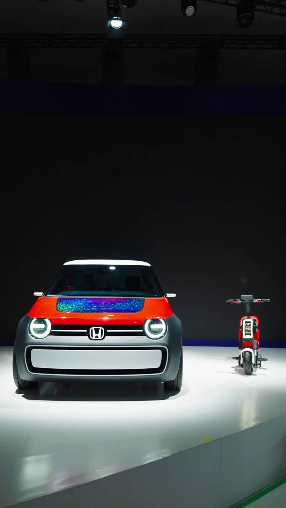 Honda 本田技研工業(株)のインスタグラム：「#JMS2023 SUSTAINA-C Concept & Pocket Concept debut  A truly sustainable car made from reused acrylic resin!   Honda proposes a new approach to carmaking that pursues both EGO and ECO though SUSTAINA-C & Pocket.  realizing a world where people can go all out to pursue their wishes without worrying about the environmental impact🚙  #JMS2023 で SUSTAINA-C Concept & Pocket Concept 初登場  一度使ったアクリル樹脂を再利用して作られた、文字通りサステナブルなモビリティ！ 限りある資源の制約から解放され、地球環境の保護と自由な移動の喜びを、将来にわたって両立できるコンセプトモデルです🚙  #ThePowerOfDreams #HowWeMoveYou」
