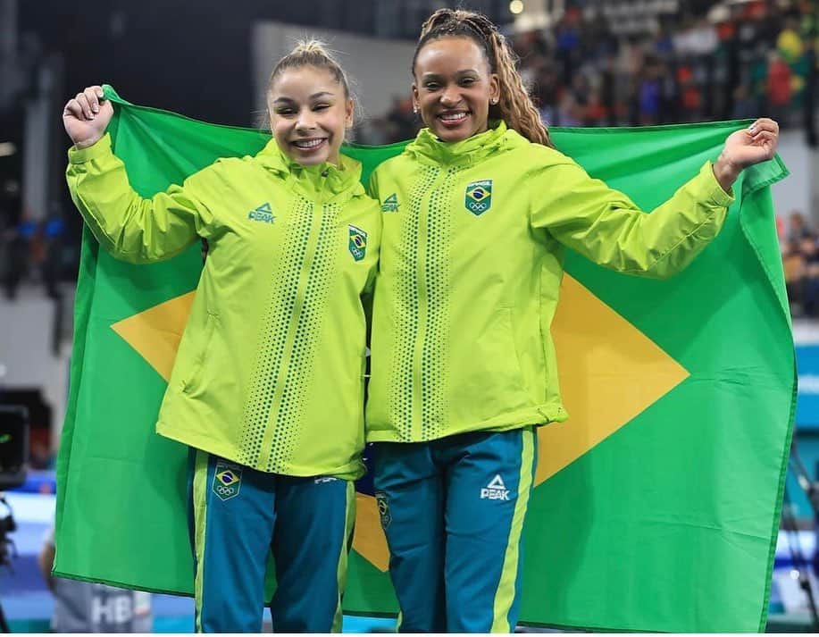 フラヴィア・サライヴァのインスタグラム：「Um sonho💛💚💙  Obrigada @franciscogym por lutar comigo sempre na paralela!!! O seu aparelho favorito ou melhor o nosso.❤️」