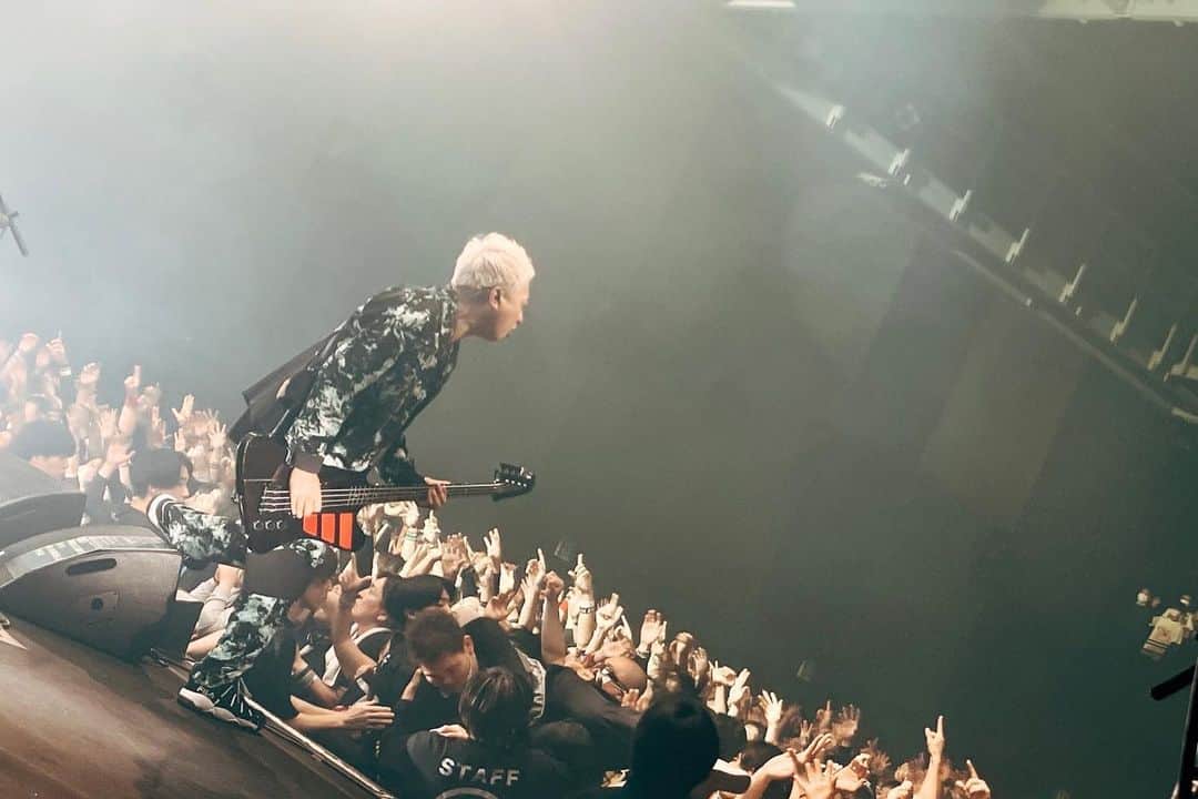 NAOKIのインスタグラム：「. ⁡ 2023/10/24 仙台GIGS ⁡ 最高の空間やん。 また仙台来るわいね〜」