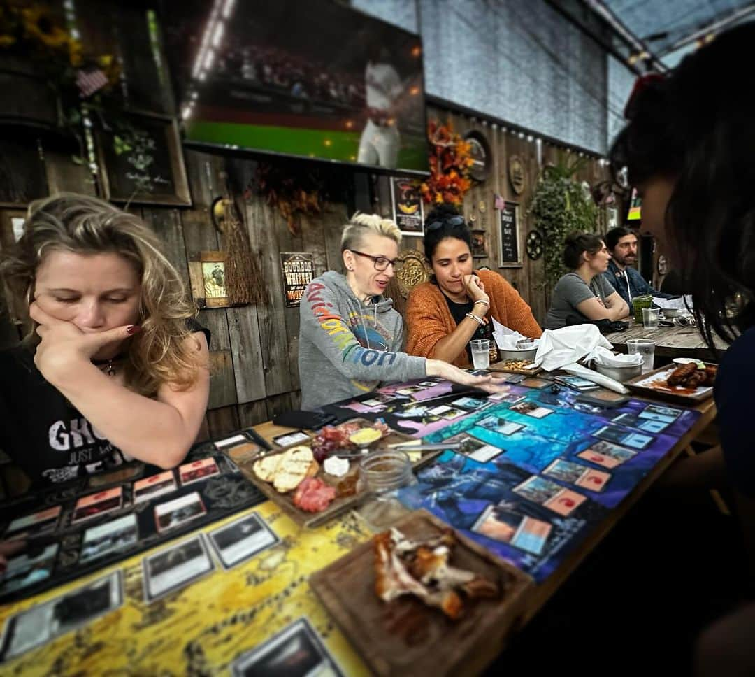 Terry Matalasさんのインスタグラム写真 - (Terry MatalasInstagram)「#MagictheGathering class being taught by wise mage @tiffany_smith…」10月25日 13時28分 - terrymatalas