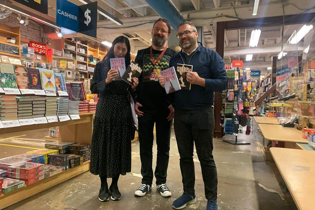 小林エリカさんのインスタグラム写真 - (小林エリカInstagram)「Had an amazing time at Powell's Books @powellsbooks in Portland! At Powell's City of Books (thanks for the Staff Pick!!) and at Powell's Books on Hawthorne (he is a high school friend of Brian's!) @asa_no_burei 📚✨  Of course, I bought so many books that I'm already worried my luggage will be overweight! 🛫 ポートランドの街で二つのPowell's Books で本にサインを書かせてもらいました！スタッフ・ピックに「サンライズ」を入れてもらえて嬉しかったです。そしてなんともうひとつの店舗ではブライアンの高校時代の友だちが書店員さんをしているという嬉しい偶然。 国際交流基金 @jflalc とThe Yanai InitiativeのおかげでSUNRISEとTRINITY,TRINITY, TRINITY @astrahousebooks のBOOK Tourにやってきています！」10月25日 13時34分 - erikakobayashiek