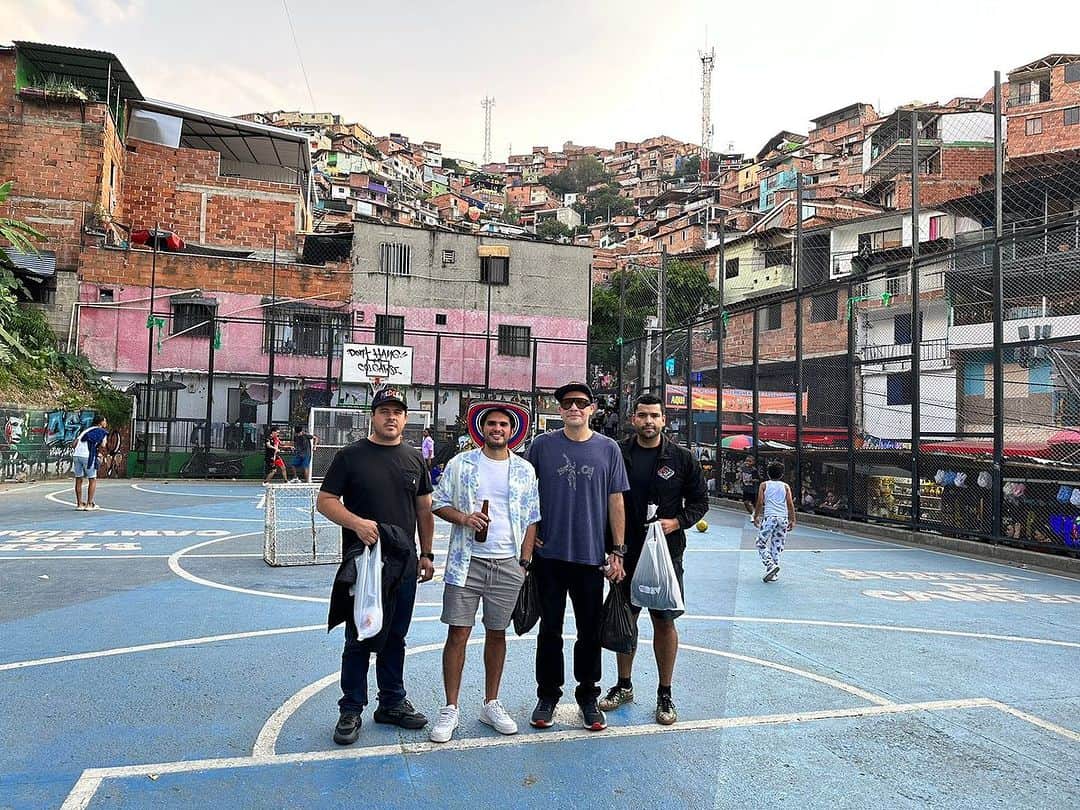 イヴァン・ガルシアのインスタグラム：「Un barrio espectacular #comuna13 #colombia🇨🇴」