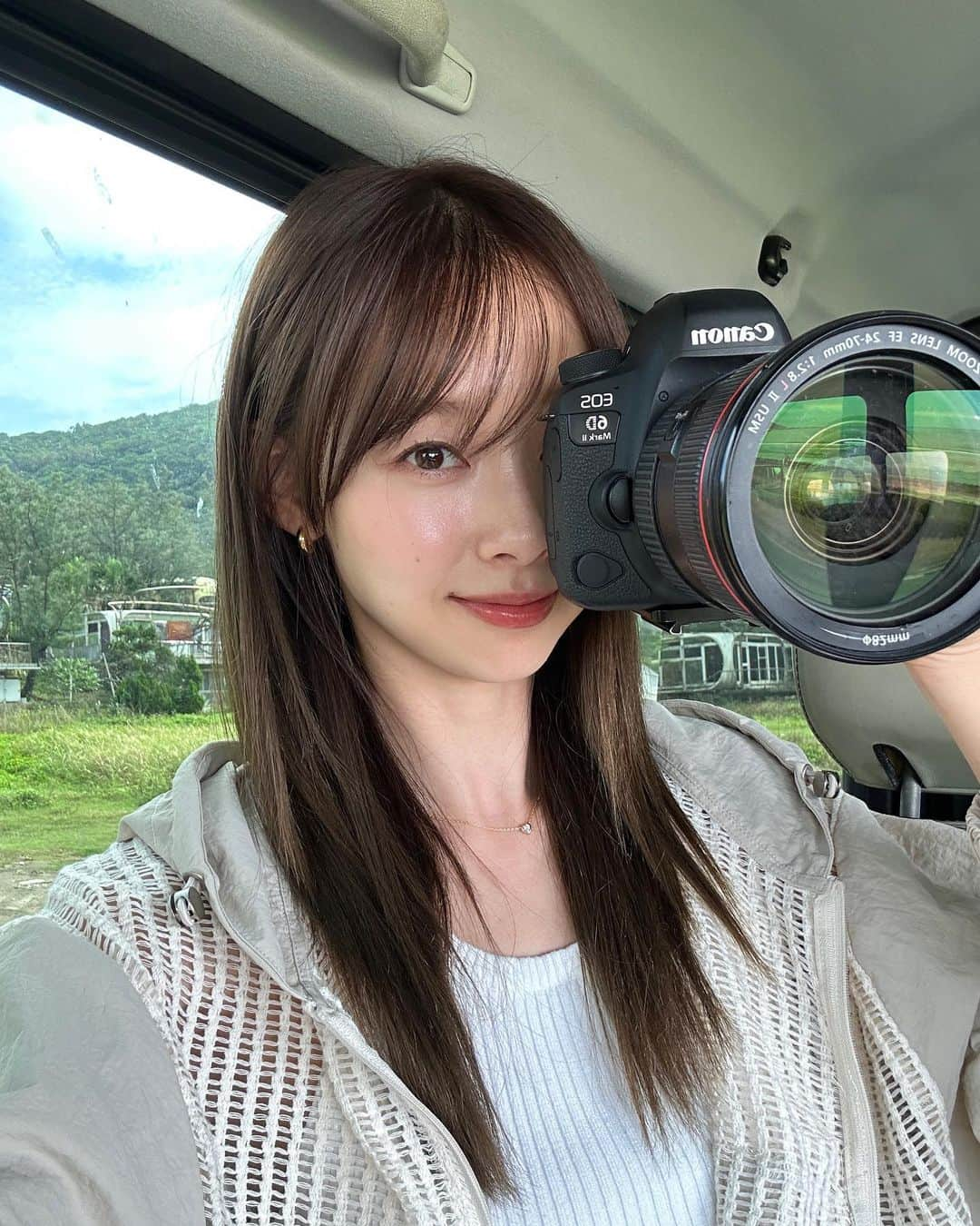 吳斐莉のインスタグラム：「昨天出外景，結果帶了相機卻沒帶記憶卡🥰我真是好聰明～  淺意識大概是想要我休息 所以行程就改成看海工作 下午健身房報到 喲呼～」