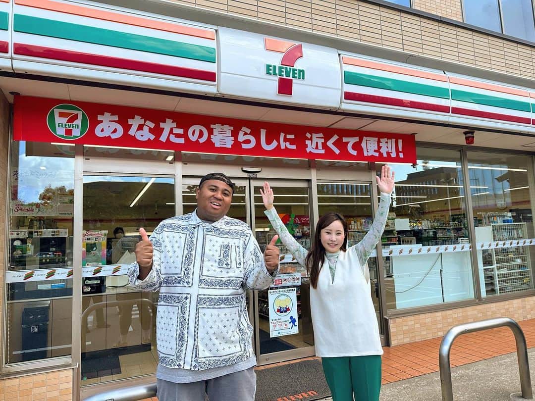 のインスタグラム：「🍑 セブン-イレブンさんと番組コラボのパンを 開発しているのです🍞⭐️ そして北陸三県のセブン-イレブンでは 秋の北陸うまいものフェア開催されてるので TVerで詳しくご覧ください🫶 全部美味しくてたくさん食べました❤️💚 ⁡ そして今日もよる7時〜北陸放送生放送 よろしくお願いします☺️🧡 ノドグロ漁に体育の伝統行動楽しみなのです！ ⁡ #石川県#北陸放送#生放送#アナウンサー #お仕事#楽しい#セブンイレブン #コラボパン」