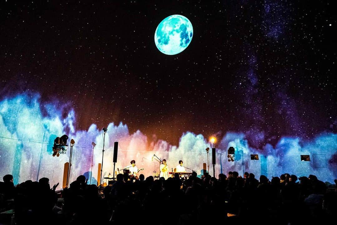 スピラ・スピカさんのインスタグラム写真 - (スピラ・スピカInstagram)「2023.10.21 スピラ・スピカ Planetarium Live -Twinkle star- at コニカミノルタプラネタリアTOKYO DOME1  Vo:幹葉 key:重永亮介 Gt:Saku  ‪#スピスピ #スピラスピカ #プラネタリウム」10月25日 14時03分 - spiraspica