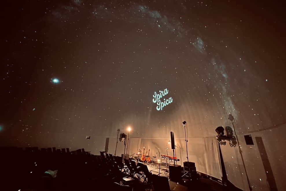スピラ・スピカさんのインスタグラム写真 - (スピラ・スピカInstagram)「2023.10.21 スピラ・スピカ Planetarium Live -Twinkle star- at コニカミノルタプラネタリアTOKYO DOME1  Vo:幹葉 key:重永亮介 Gt:Saku  ‪#スピスピ #スピラスピカ #プラネタリウム」10月25日 14時03分 - spiraspica