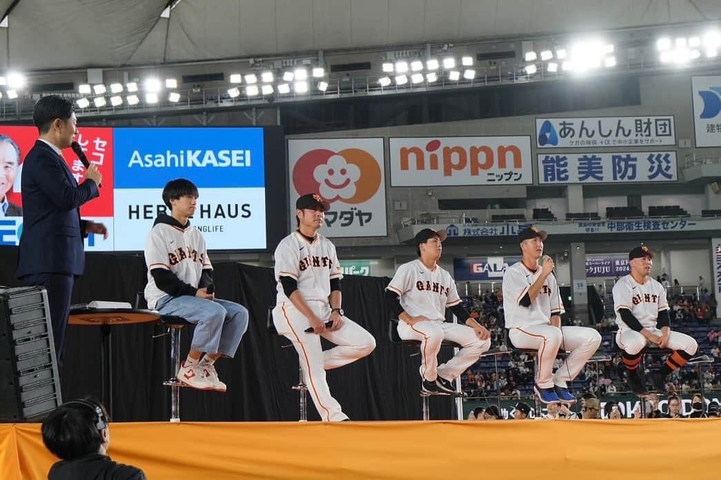 大西利空さんのインスタグラム写真 - (大西利空Instagram)「ジャイアンツファンフェスタに今年も参加させて頂きました  最高のステージに登壇できてすごく楽しかったです！ 来年もジャイアンツを一生懸命応援したいと思います！  #ジャイアンツファンフェスタ2023」11月23日 18時49分 - rikuonishiofficial