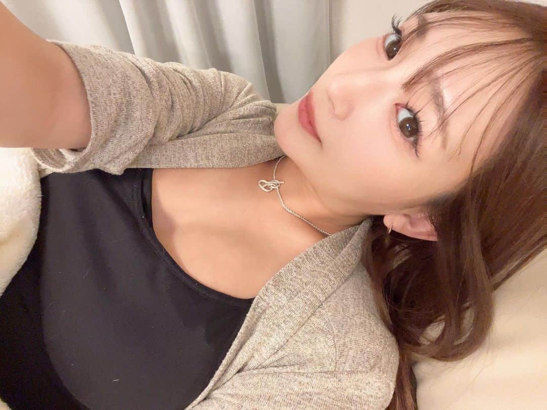 黒咲ななさんのインスタグラム写真 - (黒咲ななInstagram)「. . 今年もあとすこしだね🫥🫥🫥 . . お雑煮早く食べたい🍡 . . #selfie」11月23日 18時44分 - kurosaki_nana