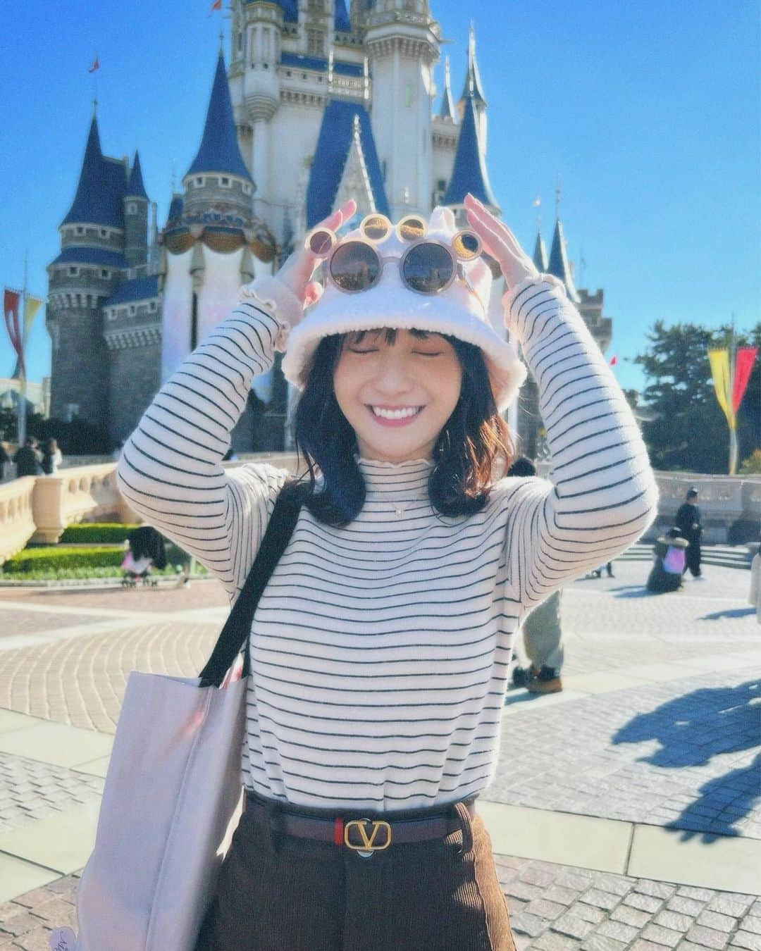 伊藤愛真さんのインスタグラム写真 - (伊藤愛真Instagram)「何年振りかのででにらんどいってきた✌🏻🤍 絶対に目が合わない写真たち笑」11月23日 17時22分 - __emagram