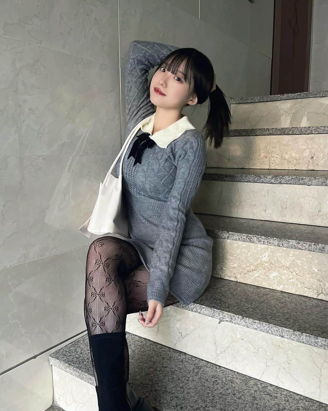 じゅんなさんのインスタグラム写真 - (じゅんなInstagram)「SHEINで冬コーデ組んでみたよ⛄️どうかな？  クーポンコード【BFJP202】 利用期限1月31日まで！  お買い上げ金額1～5,999円まではセール価格より15%OFF、6,000円以上は20%OFFが適用  商品ID⤵︎ ︎ 1枚目 boots【11888728】 tights【12932156】 onepiece【19467563】 bag【12925402】  2枚目 bag【11424353】 jacket【2824269】  試すたび、好きが見つかる。届くたび、好きが増えてく。  #PR #SHEINGoodFinds#SHEINblackfriday #SHEINforAll #loveshein #ad #saveinstyle」11月23日 17時18分 - junnadayoo