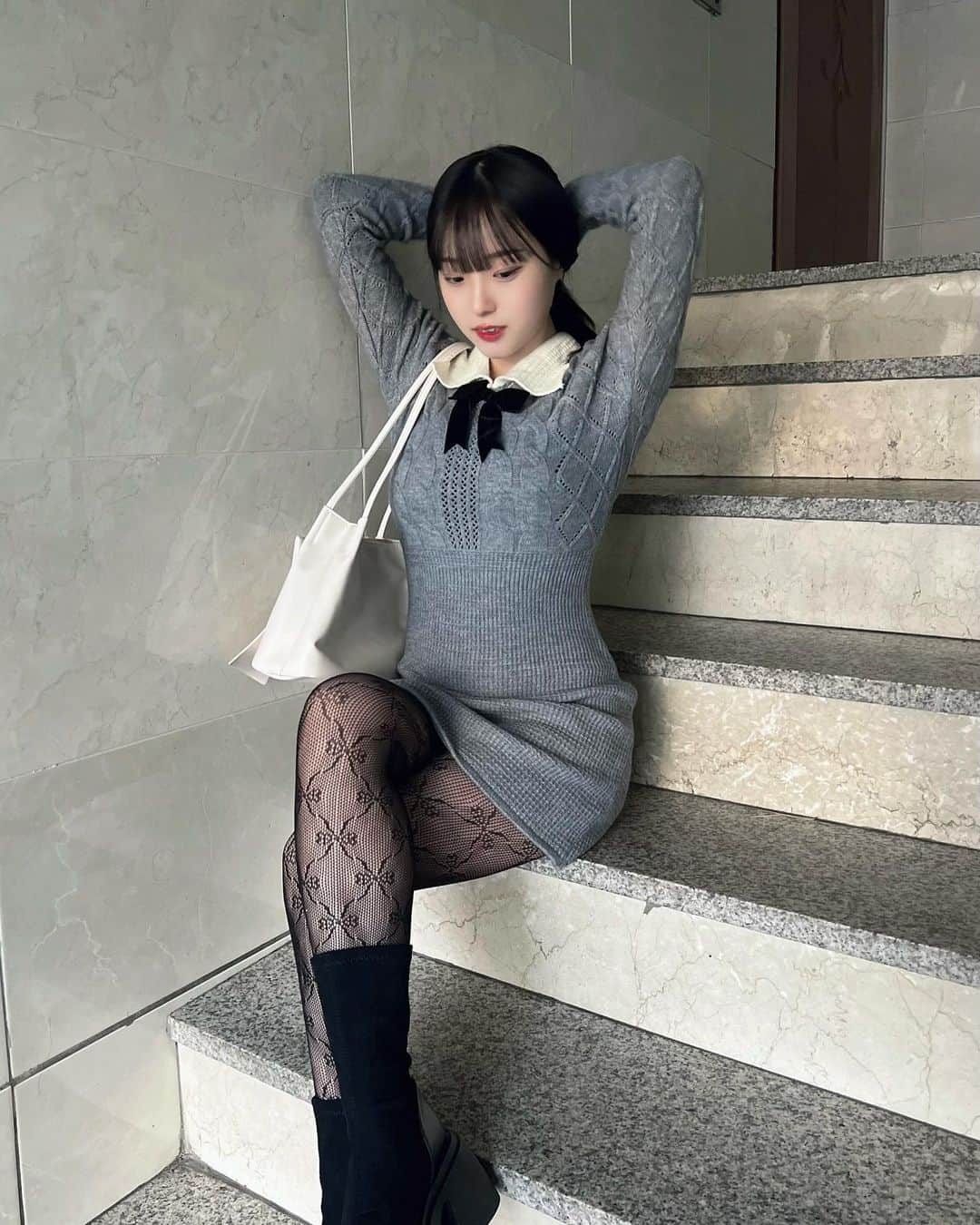 じゅんなさんのインスタグラム写真 - (じゅんなInstagram)「SHEINで冬コーデ組んでみたよ⛄️どうかな？  クーポンコード【BFJP202】 利用期限1月31日まで！  お買い上げ金額1～5,999円まではセール価格より15%OFF、6,000円以上は20%OFFが適用  商品ID⤵︎ ︎ 1枚目 boots【11888728】 tights【12932156】 onepiece【19467563】 bag【12925402】  2枚目 bag【11424353】 jacket【2824269】  試すたび、好きが見つかる。届くたび、好きが増えてく。  #PR #SHEINGoodFinds#SHEINblackfriday #SHEINforAll #loveshein #ad #saveinstyle」11月23日 17時18分 - junnadayoo