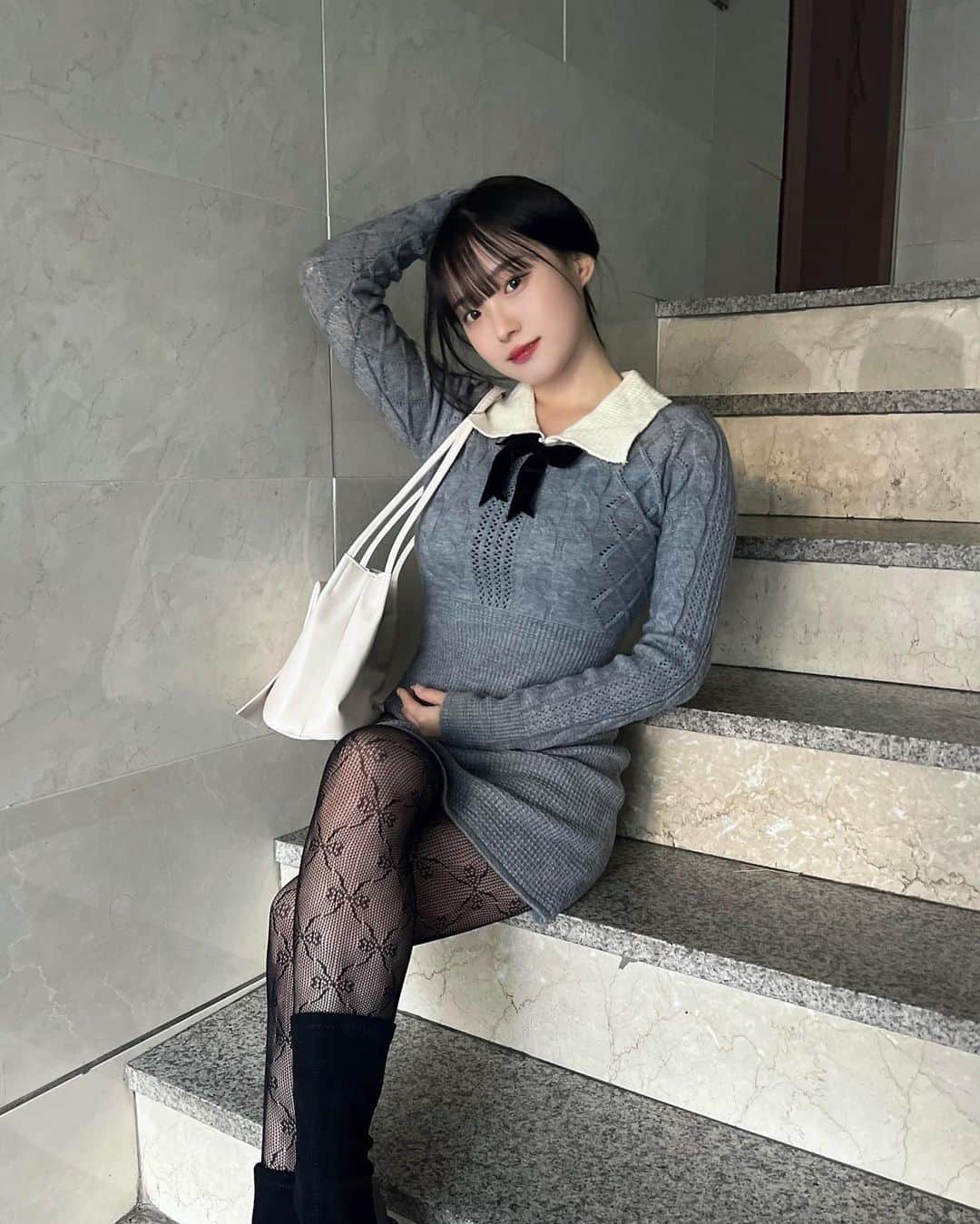 じゅんなさんのインスタグラム写真 - (じゅんなInstagram)「SHEINで冬コーデ組んでみたよ⛄️どうかな？  クーポンコード【BFJP202】 利用期限1月31日まで！  お買い上げ金額1～5,999円まではセール価格より15%OFF、6,000円以上は20%OFFが適用  商品ID⤵︎ ︎ 1枚目 boots【11888728】 tights【12932156】 onepiece【19467563】 bag【12925402】  2枚目 bag【11424353】 jacket【2824269】  試すたび、好きが見つかる。届くたび、好きが増えてく。  #PR #SHEINGoodFinds#SHEINblackfriday #SHEINforAll #loveshein #ad #saveinstyle」11月23日 17時18分 - junnadayoo