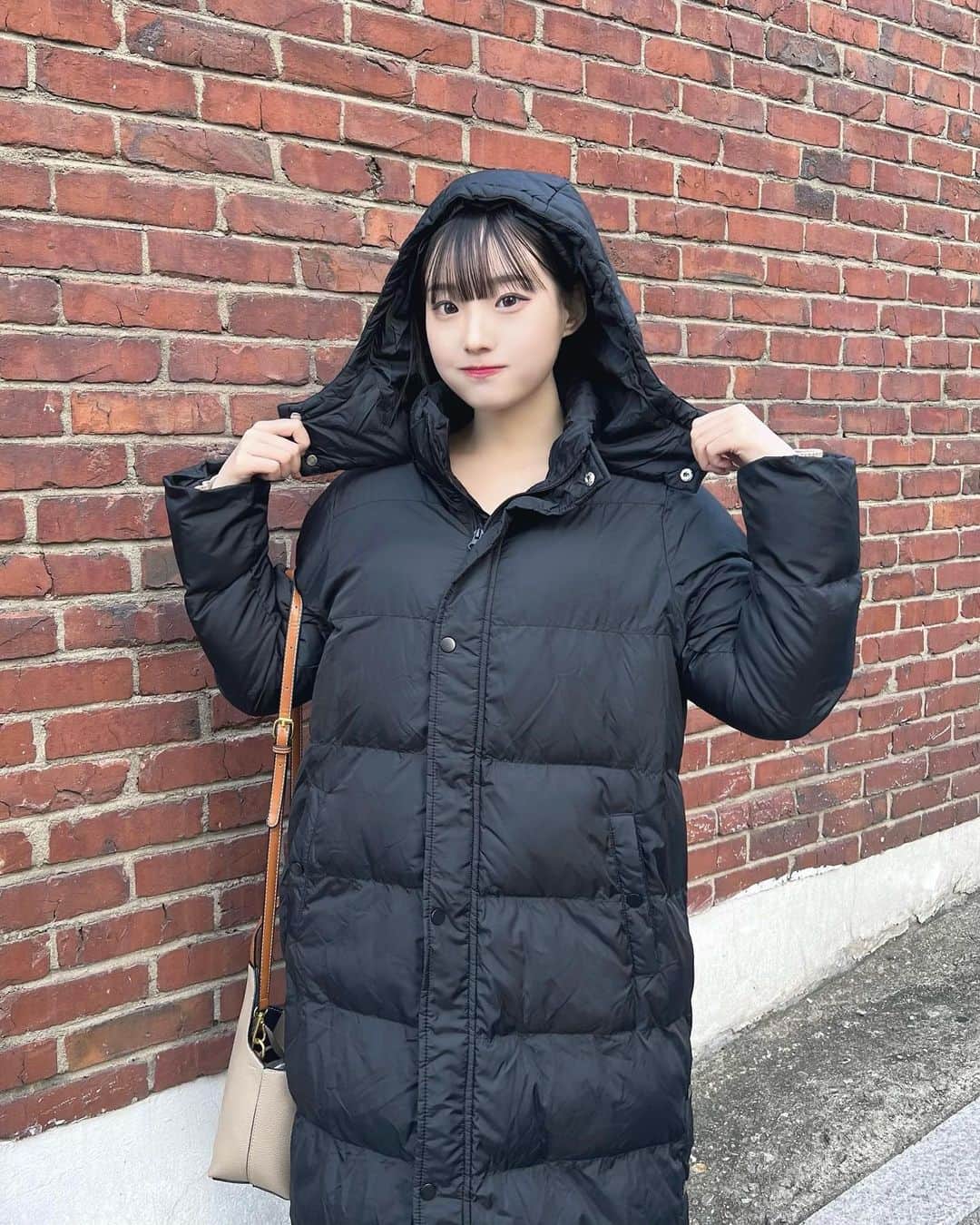 じゅんなさんのインスタグラム写真 - (じゅんなInstagram)「SHEINで冬コーデ組んでみたよ⛄️どうかな？  クーポンコード【BFJP202】 利用期限1月31日まで！  お買い上げ金額1～5,999円まではセール価格より15%OFF、6,000円以上は20%OFFが適用  商品ID⤵︎ ︎ 1枚目 boots【11888728】 tights【12932156】 onepiece【19467563】 bag【12925402】  2枚目 bag【11424353】 jacket【2824269】  試すたび、好きが見つかる。届くたび、好きが増えてく。  #PR #SHEINGoodFinds#SHEINblackfriday #SHEINforAll #loveshein #ad #saveinstyle」11月23日 17時18分 - junnadayoo