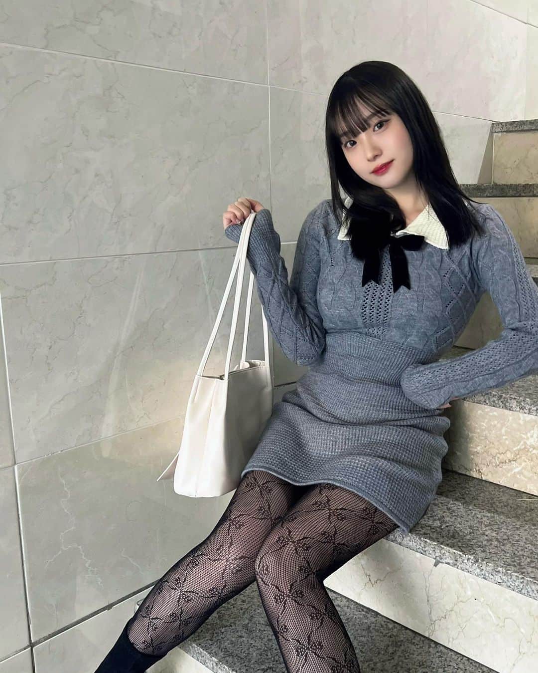 じゅんなさんのインスタグラム写真 - (じゅんなInstagram)「SHEINで冬コーデ組んでみたよ⛄️どうかな？  クーポンコード【BFJP202】 利用期限1月31日まで！  お買い上げ金額1～5,999円まではセール価格より15%OFF、6,000円以上は20%OFFが適用  商品ID⤵︎ ︎ 1枚目 boots【11888728】 tights【12932156】 onepiece【19467563】 bag【12925402】  2枚目 bag【11424353】 jacket【2824269】  試すたび、好きが見つかる。届くたび、好きが増えてく。  #PR #SHEINGoodFinds#SHEINblackfriday #SHEINforAll #loveshein #ad #saveinstyle」11月23日 17時18分 - junnadayoo