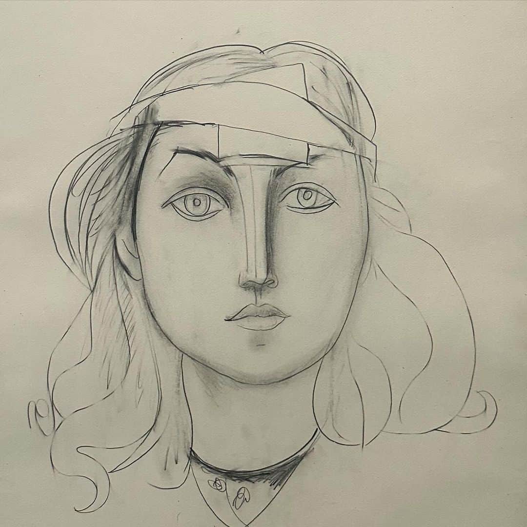 ローラ・ベイリーのインスタグラム：「Yesterday in Paris.  Picasso. Endlessly drawing @centrepompidou ~ 15/1/24  Françoise au bandeau 1946」