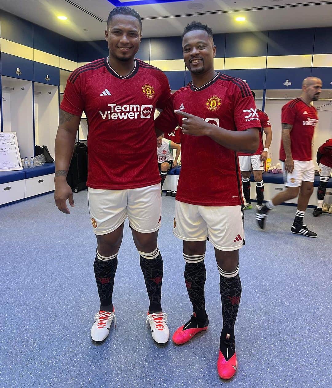 アントニオ・バレンシアのインスタグラム：「Siempre es un gusto verte mi hermano mayor. Sigue con esa alegría contagiante. @patrice.evra @manchesterunited」