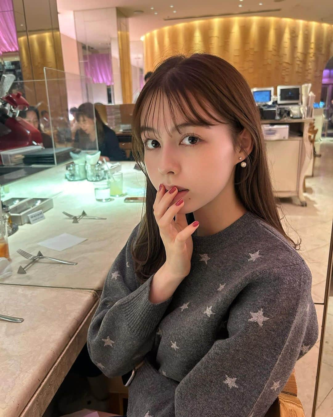 マイヤーズ江玲奈さんのインスタグラム写真 - (マイヤーズ江玲奈Instagram)「友達と銀座ランチな日🍽♡ 思ったよりもオシャレでビビってた笑笑  トップスは展示会でオーダーした @31sonsdemode さんの✨️これ着たらママに、昔からこういう柄が好きねって言われた笑 間違ってない。  #銀座ランチ #銀座グルメ #rigolettokitchen #トランテアンソンドゥモード  #31sonsdemode」11月23日 17時32分 - kayanoelena