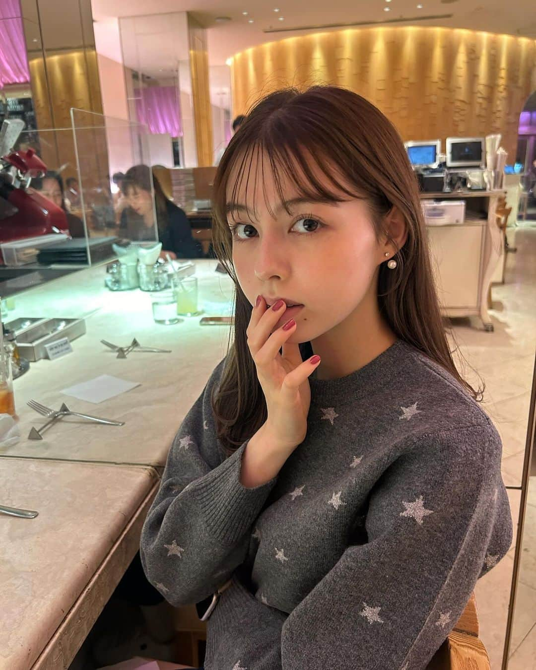 マイヤーズ江玲奈さんのインスタグラム写真 - (マイヤーズ江玲奈Instagram)「友達と銀座ランチな日🍽♡ 思ったよりもオシャレでビビってた笑笑  トップスは展示会でオーダーした @31sonsdemode さんの✨️これ着たらママに、昔からこういう柄が好きねって言われた笑 間違ってない。  #銀座ランチ #銀座グルメ #rigolettokitchen #トランテアンソンドゥモード  #31sonsdemode」11月23日 17時32分 - kayanoelena