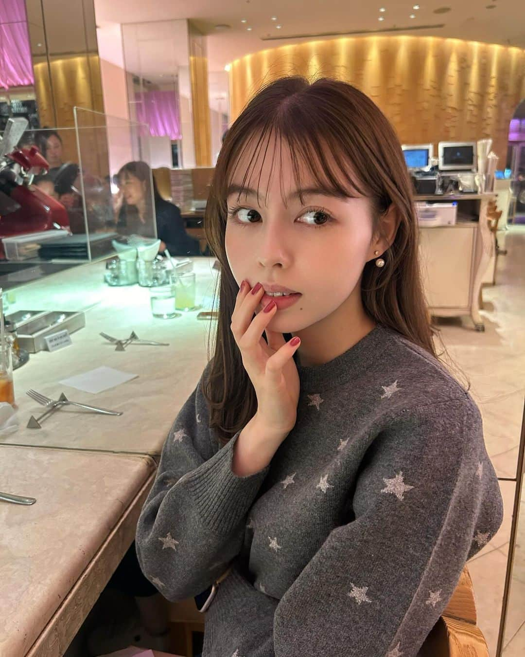 マイヤーズ江玲奈さんのインスタグラム写真 - (マイヤーズ江玲奈Instagram)「友達と銀座ランチな日🍽♡ 思ったよりもオシャレでビビってた笑笑  トップスは展示会でオーダーした @31sonsdemode さんの✨️これ着たらママに、昔からこういう柄が好きねって言われた笑 間違ってない。  #銀座ランチ #銀座グルメ #rigolettokitchen #トランテアンソンドゥモード  #31sonsdemode」11月23日 17時32分 - kayanoelena