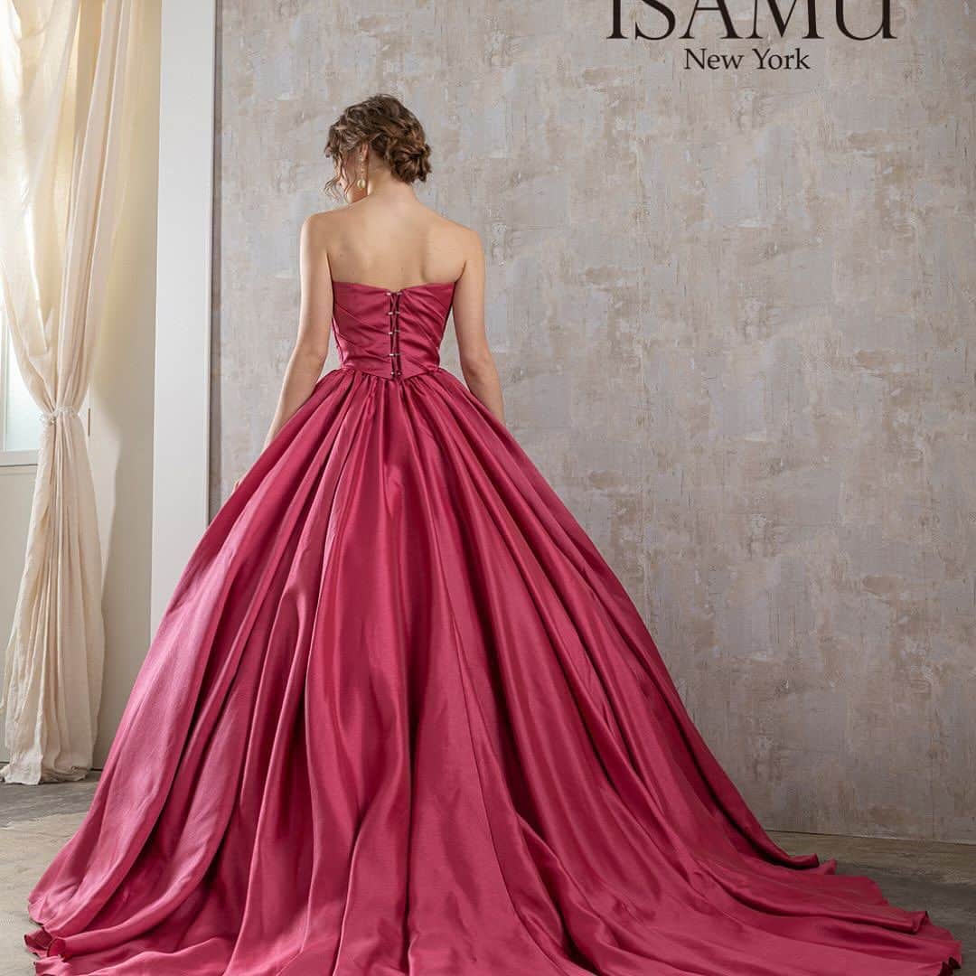 fino_wedding【フィーノ公式】さんのインスタグラム写真 - (fino_wedding【フィーノ公式】Instagram)「*+:｡スタッフおすすめ｡:+*  ◆｡oﾟ｡◇｡oﾟ｡◆｡oﾟ｡◇｡oﾟ｡◆   IN-75   @isamumorita136   胸元のオシャレ感とカシュクールがシルエットを美しく表現してくれます ワン素材・ワンカラーのカラードレスは際立って上品に。 くすみピンクがオシャレ感を最大限に引き出してくれます  #くすみピンク  #カラードレス #おしゃれ花嫁 #カラードレス探し  #お色直し  #イメージチェンジ  #ピンク  #プレ花嫁  #ドレス迷子  #カラードレス迷子  #細見え  #二の腕カバー  #bride  #bridal  #wedding  #weddingdress  #weddingmakeup  #colordress  #cocktaildress  #静岡プレ花嫁  #ブライダルアクセサリー  #ブライダルヘア  #お洒落花嫁さんと繋がりたい  #花嫁準備  #2024wedding  #2024春婚  #2024夏婚 #2024秋婚 #2024冬婚 #2025wedding」11月23日 19時20分 - fino_wedding