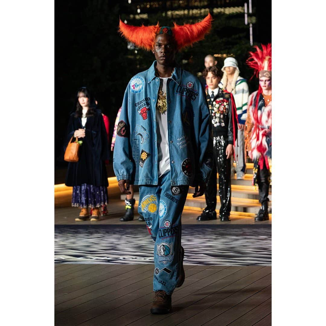 服部昌孝のインスタグラム：「TOKYO FASHION CROSSING / FASHION HISTORY LIVE ー 渋谷PARCO RUNWAY @tfc__tokyo  Show Director：Tatsuhiko Kataoka @tatsuhiko_kataoka Styling： Masataka Hattori @masataka_hattori @hattori_pro_  Hair：Yusuke Morioka @pyuuuuuu Make-up： UDA @udashi @uda.kesho  Casting: @ummcasting  Show Music Select： Keigo Oyamada (Cornelius) Show Music Select & Live Mix： @kenji_takimi Live Streming: NAOHIRO UKAWA & DOMMUNE Photo：@koji.shimamuraph #TOKYOFASHIONCROSSING #TFC #TFC2023 #TFC2023aw #東京ファッションクロッシング #parco #runway #styling #fashion #shooting #works #スポーツミックス #ストリート #hiphop #デニスロッドマン #masatakahattori #服部昌孝」