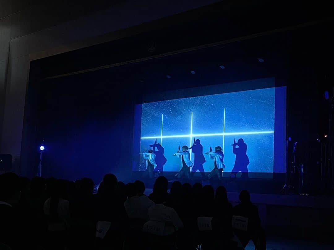 ザンゲ（ZANGE）さんのインスタグラム写真 - (ザンゲ（ZANGE）Instagram)「10月11月は文化祭シーズンでいろんな学校の文化祭に行かせて頂きました🕺🕺🕺  ショーは体験コーナーと講演を含めてソロでは60分、XTRAPでは85分の公演をさせて頂いてます🧤  12月は企業イベントが多くなる時期！怪我なく今年ラストまで頑張ります💪  #XTRAP #ZANGE #performance #学校公演 #文化祭 #芸術鑑賞会」11月23日 17時38分 - zange_xtrap