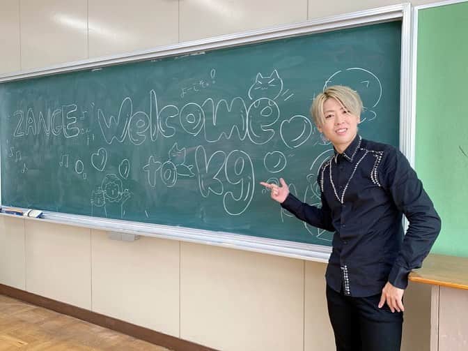 ザンゲ（ZANGE）さんのインスタグラム写真 - (ザンゲ（ZANGE）Instagram)「10月11月は文化祭シーズンでいろんな学校の文化祭に行かせて頂きました🕺🕺🕺  ショーは体験コーナーと講演を含めてソロでは60分、XTRAPでは85分の公演をさせて頂いてます🧤  12月は企業イベントが多くなる時期！怪我なく今年ラストまで頑張ります💪  #XTRAP #ZANGE #performance #学校公演 #文化祭 #芸術鑑賞会」11月23日 17時38分 - zange_xtrap