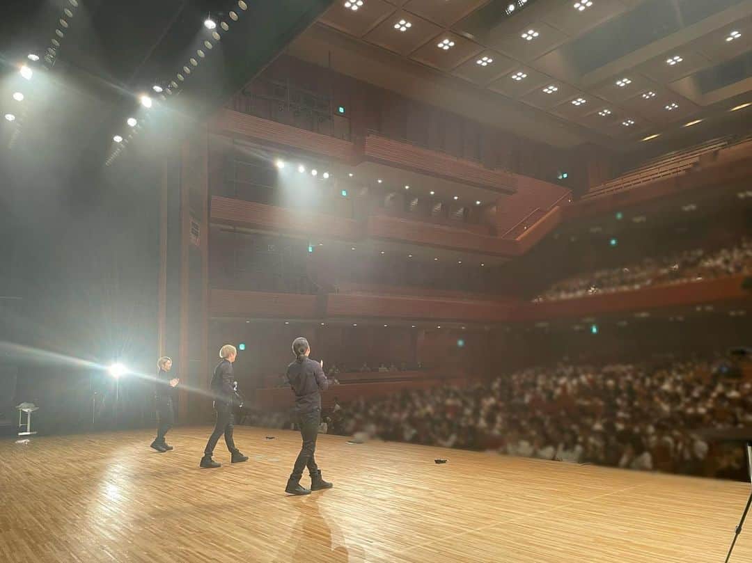 ザンゲ（ZANGE）さんのインスタグラム写真 - (ザンゲ（ZANGE）Instagram)「10月11月は文化祭シーズンでいろんな学校の文化祭に行かせて頂きました🕺🕺🕺  ショーは体験コーナーと講演を含めてソロでは60分、XTRAPでは85分の公演をさせて頂いてます🧤  12月は企業イベントが多くなる時期！怪我なく今年ラストまで頑張ります💪  #XTRAP #ZANGE #performance #学校公演 #文化祭 #芸術鑑賞会」11月23日 17時38分 - zange_xtrap