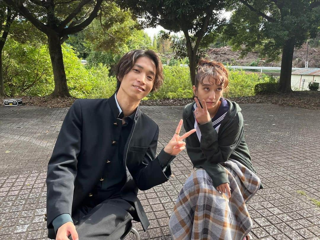 オシドラサタデーのインスタグラム：「🥀🌹 #単身花日 🥀🌹 第7話は明後日よる11時放送！  #田中樹 主演のスピンオフ #単身花盛り 第2話配信中！  めぐみとの秘密の一夜🌙 制服姿の不良２ショット😉  #TELASA にて独占配信⚡ https://www.telasa.jp/series/13985  ⚡単身花日 第6話も配信中⚡ https://tver.jp/episodes/ep4ropl6n2  #祝日片山祭り #長井短」