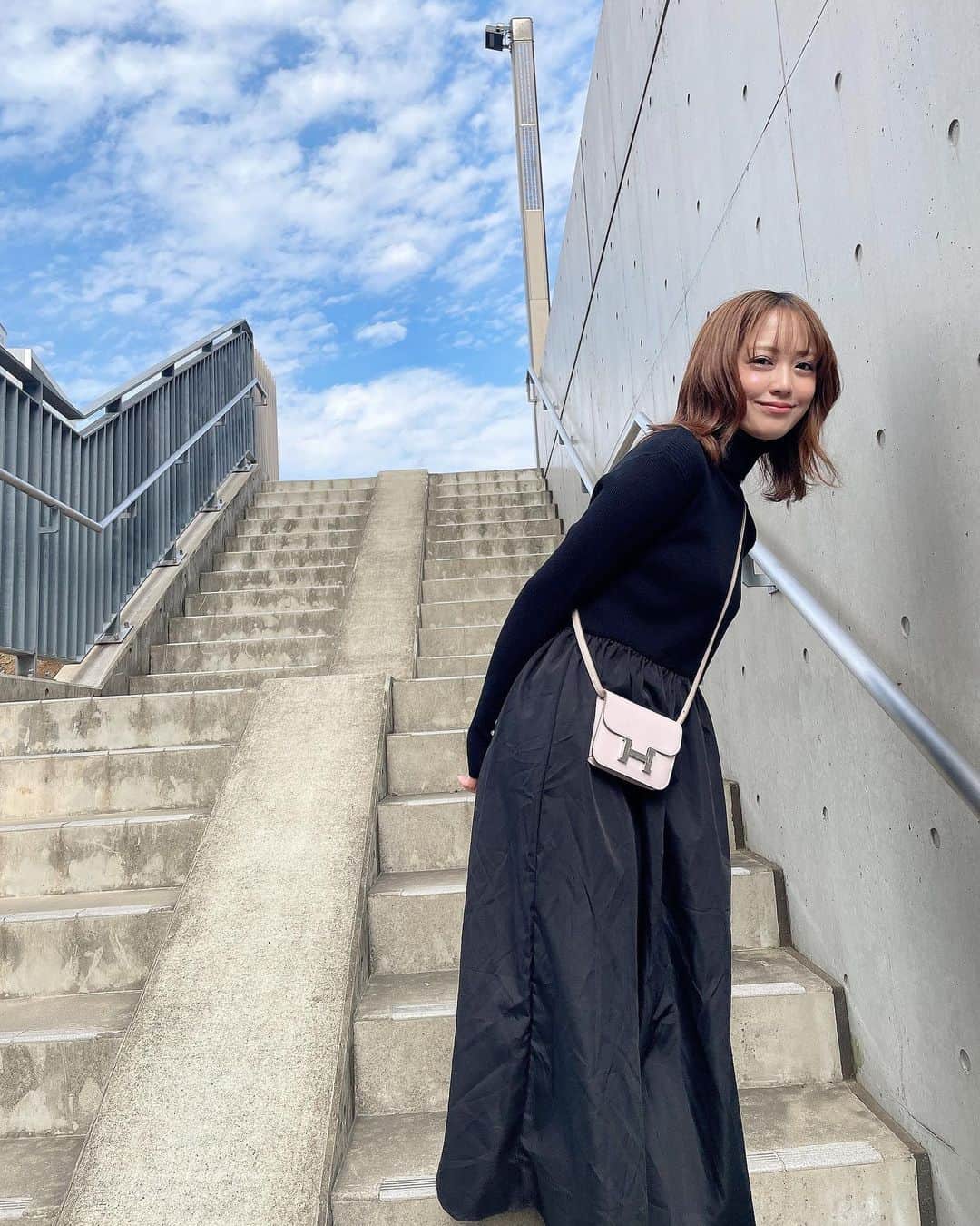 奥仲麻琴のインスタグラム：「お天気がよくて気持ちいい☀️🩶」