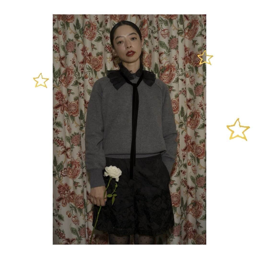 IÉNA LA BOUCLEのインスタグラム：「. ⁡ 市川実和子さんが着る、 冬のIÉNA LA BOUCLE’23 ⁡ －HOLIDAY COLLECTION '23 × Miwako Ichikawa ⁡ ⁡ ⁡ ⁡ model: @miwako_ichikawa_ photographs: @hirokomatsubaraa hair&make-up: @shinyakawamurashinyakawamura illustration: @toranekobonbon flower decoration: @naoten10 ⁡」