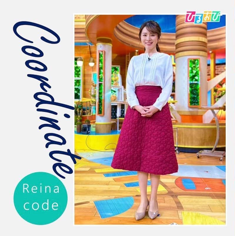 TBS「ひるおび！」のインスタグラム：「\ 本日の #reinacode はこちら/   赤いキルティングスカートが目を引き、 優雅で華やかな印象です💐 白いブラウスとの相性もバッチリ✨  本日もご覧いただき ありがとうございました‼️  #TBS #ひるおび #reinacode #皆川玲奈 #アナウンサーコーデ」
