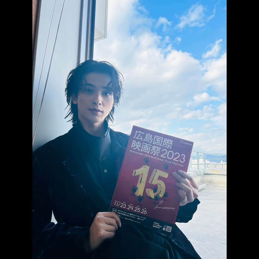 横浜流星さんのインスタグラム写真 - (横浜流星Instagram)「本日、広島国際映画祭2023でした。 記念すべき15回目に来れて良かったです。 皆さん温かく迎え入れてくれてありがとうございました。 また帰ってきます！！  #広島国際映画祭 #映画 #ヴィレッジ #皆さん温かくて嬉しかった #また帰ってきます #11月生まれの方 #誕生日おめでとう #素敵な一年になりますように。 @village_moviejp  #pr」11月23日 17時46分 - ryuseiyokohama_official