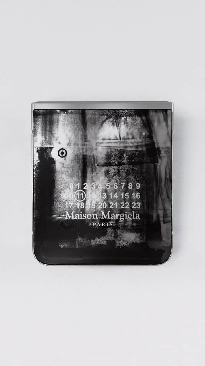 Maison Margielaのインスタグラム：「The new Samsung Galaxy Z Flip 5 Maison Margiela edition」