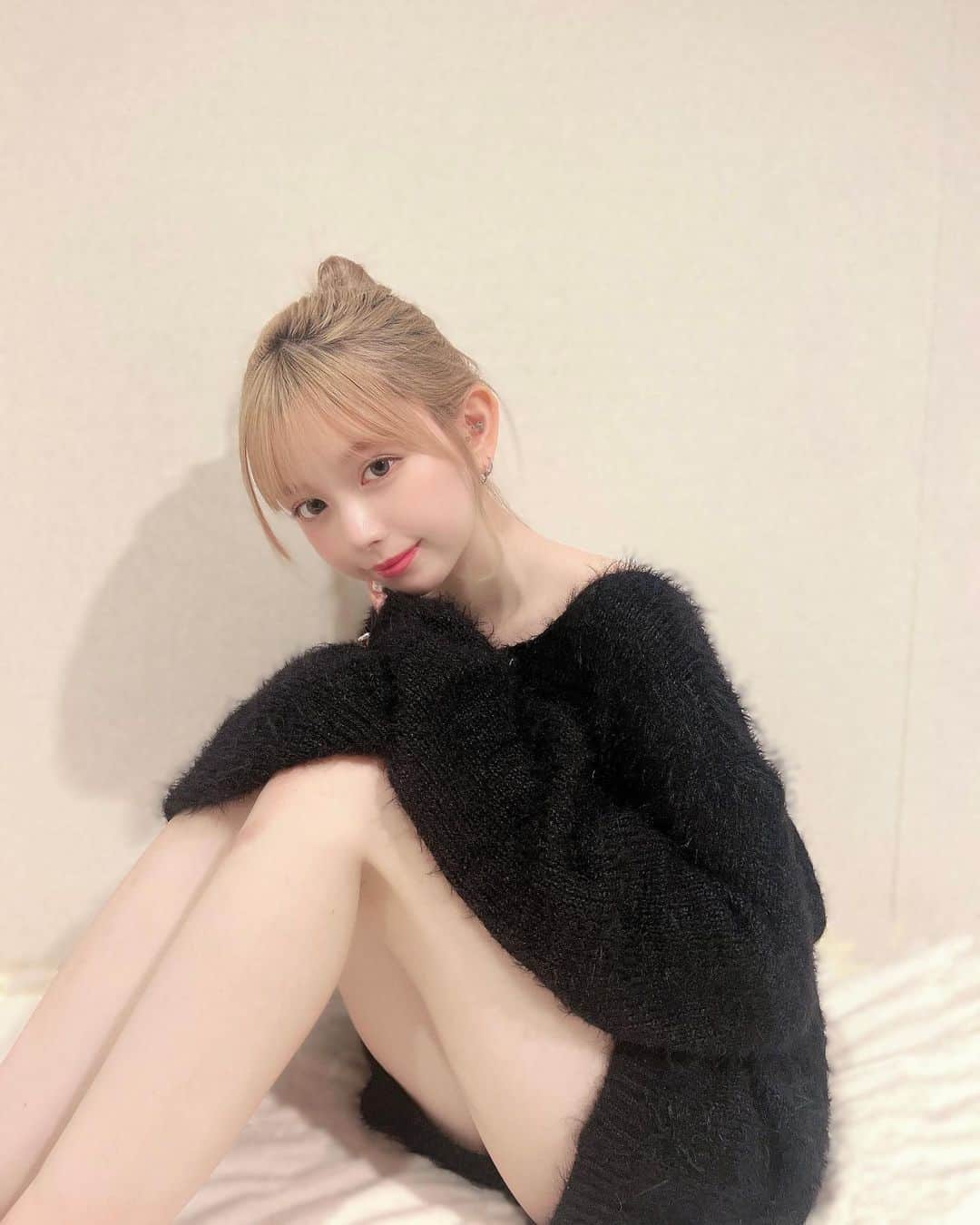 若林萌々のインスタグラム：「髪伸びたからまとめてることがふえた👼」