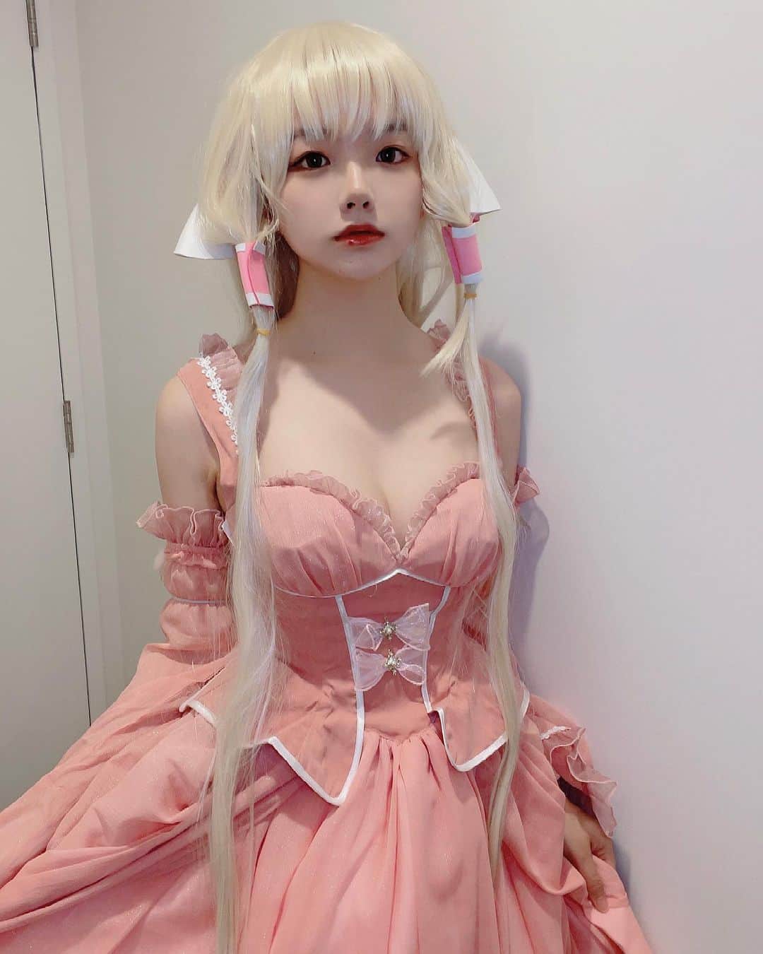 樱群のインスタグラム：「本月爱发电已更新，包含4k包子头女仆，4k小叽COS(含未公开)，紫色洋装(含未公开)，4k 双马尾秋日写真🌸   ⚡️afdian.net/a/sakuragun0416  I uploaded some unpublished photos to afdian🌸」