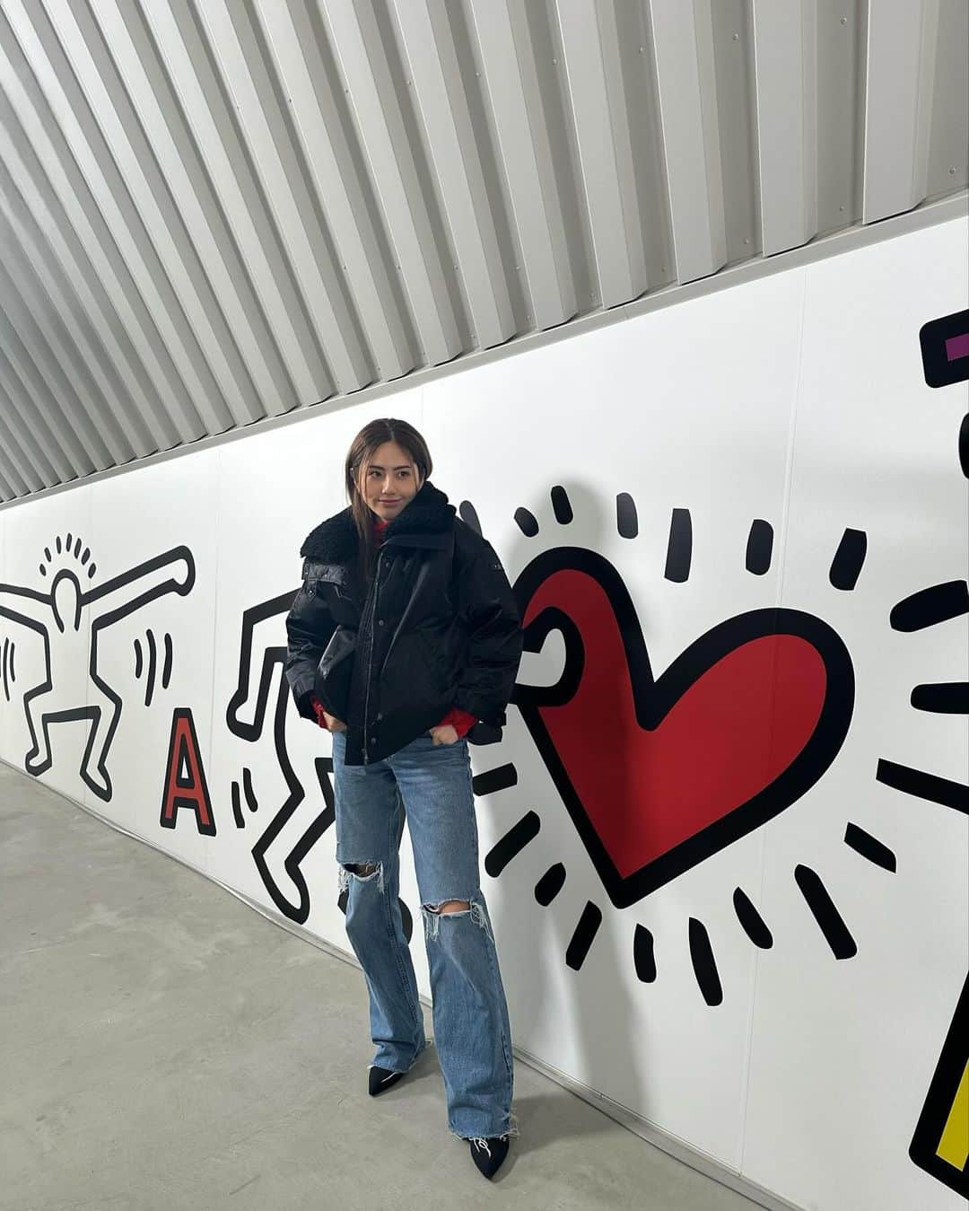 宮瀬いとのインスタグラム：「・  TATRAS × Keith Haring ❤️🙏  @tatras_official 🖤  #PR #tatraskeith #tatrascollab」