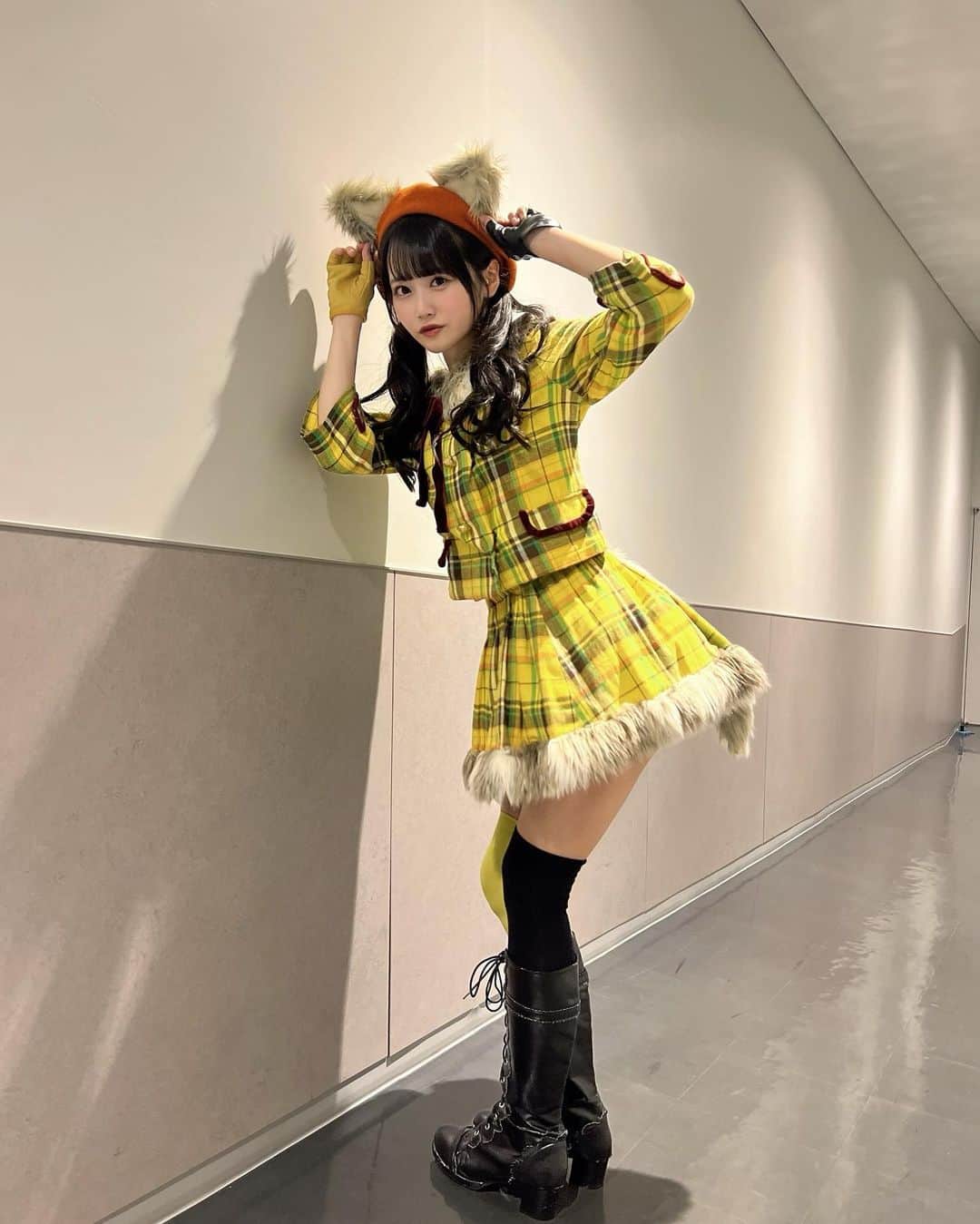 中村舞さんのインスタグラム写真 - (中村舞Instagram)「狼とプライドの衣装💛🖤」11月23日 17時52分 - question_stu48