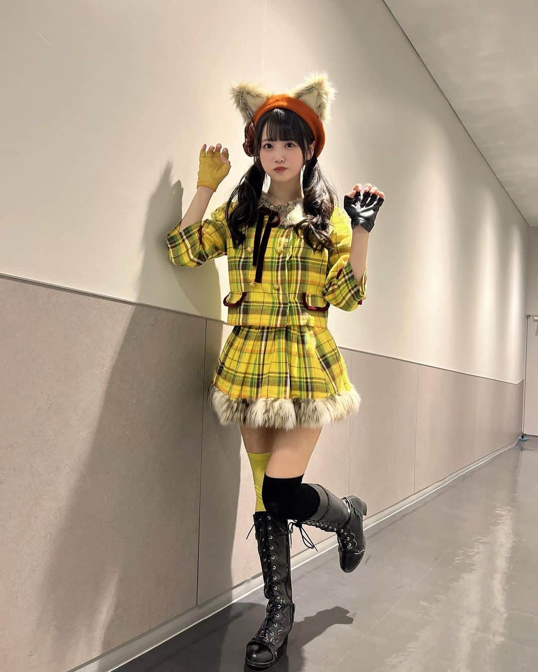 中村舞さんのインスタグラム写真 - (中村舞Instagram)「狼とプライドの衣装💛🖤」11月23日 17時52分 - question_stu48