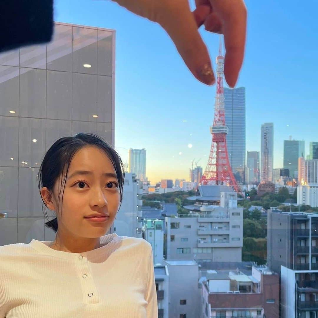 池端杏慈さんのインスタグラム写真 - (池端杏慈Instagram)「🗼 間近でみる東京タワーに興奮😂  写真の手は @kayua238_latte   #東京タワー #ニコラ#nicola#ニコモ #池端杏慈」11月23日 17時53分 - lespros_anji