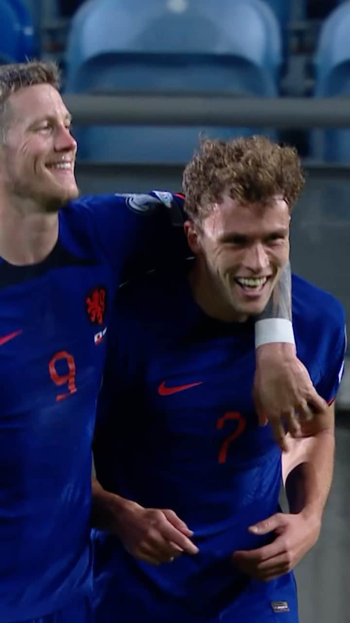 サッカー オランダ代表チームのインスタグラム：「ᴘᴏᴡᴇʀ ʜᴇᴀᴅᴇʀ - ᴀᴄᴛɪᴠᴀᴛᴇᴅ 🤖💥 @matswieffer's first goal in Oranje! 🧡  #NothingLikeOranje」