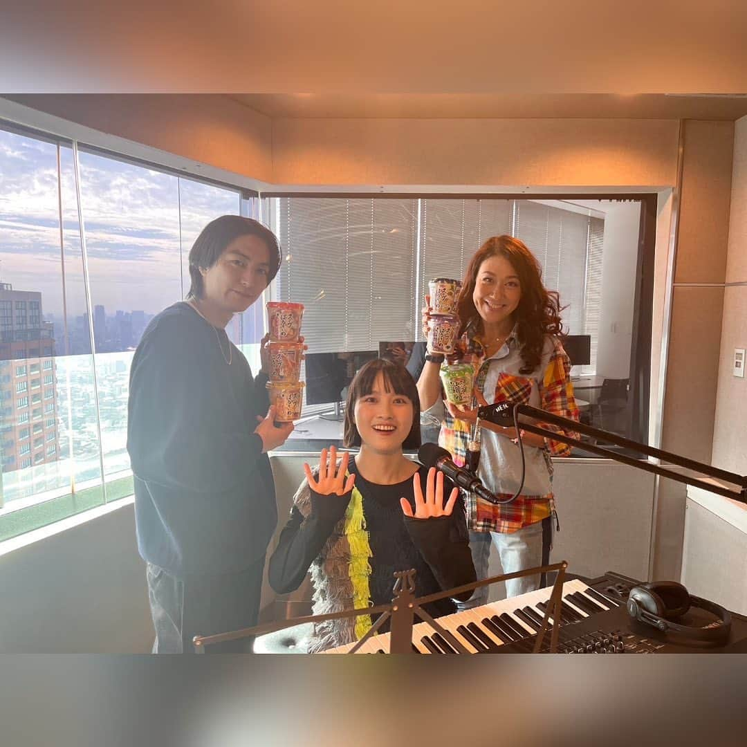 J-WAVEさんのインスタグラム写真 - (J-WAVEInstagram)「9時間のホリスペ、フィニッシュ🎉  お聴きいただいたみなさん、 メッセージをお送りいただいたみなさん、 ありがとうございました😊🎶  聴き逃した！という方、 もう1回聴きたい！という方は radikoのタイムフリーでぜひ🎧💕  このあともぜひ、J-WAVEでお楽しみください🎙️  #LiLiCo #稲葉友 #シシドカフカ #川畑要 #CHEMISTRY #中村アン #上田慎一郎 #aiko #岸谷香  #miwa #TOMOO   #jwave」11月23日 17時58分 - jwave813