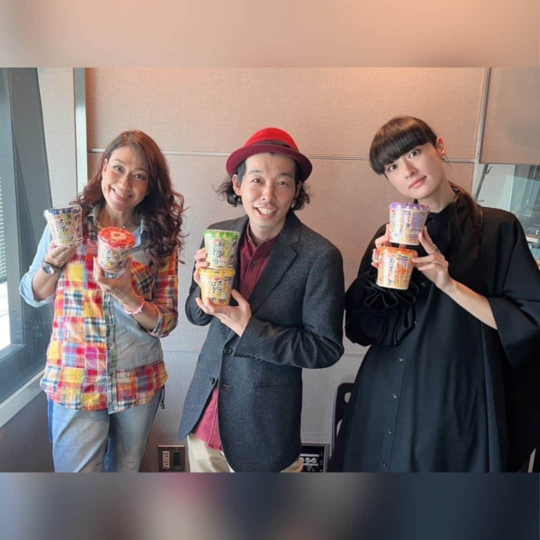 J-WAVEさんのインスタグラム写真 - (J-WAVEInstagram)「9時間のホリスペ、フィニッシュ🎉  お聴きいただいたみなさん、 メッセージをお送りいただいたみなさん、 ありがとうございました😊🎶  聴き逃した！という方、 もう1回聴きたい！という方は radikoのタイムフリーでぜひ🎧💕  このあともぜひ、J-WAVEでお楽しみください🎙️  #LiLiCo #稲葉友 #シシドカフカ #川畑要 #CHEMISTRY #中村アン #上田慎一郎 #aiko #岸谷香  #miwa #TOMOO   #jwave」11月23日 17時58分 - jwave813