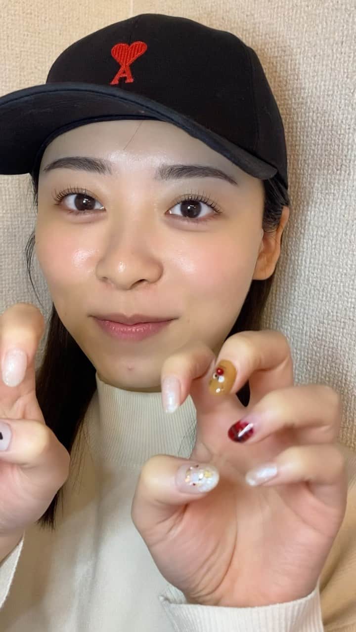 辰巳さくら（さくてん）のインスタグラム：「🤶🎄💅👀❤️ #クリスマスネイル #美容day #まつパデザイン #眉毛デザイン #冬ネイル #ネイルデザイン」