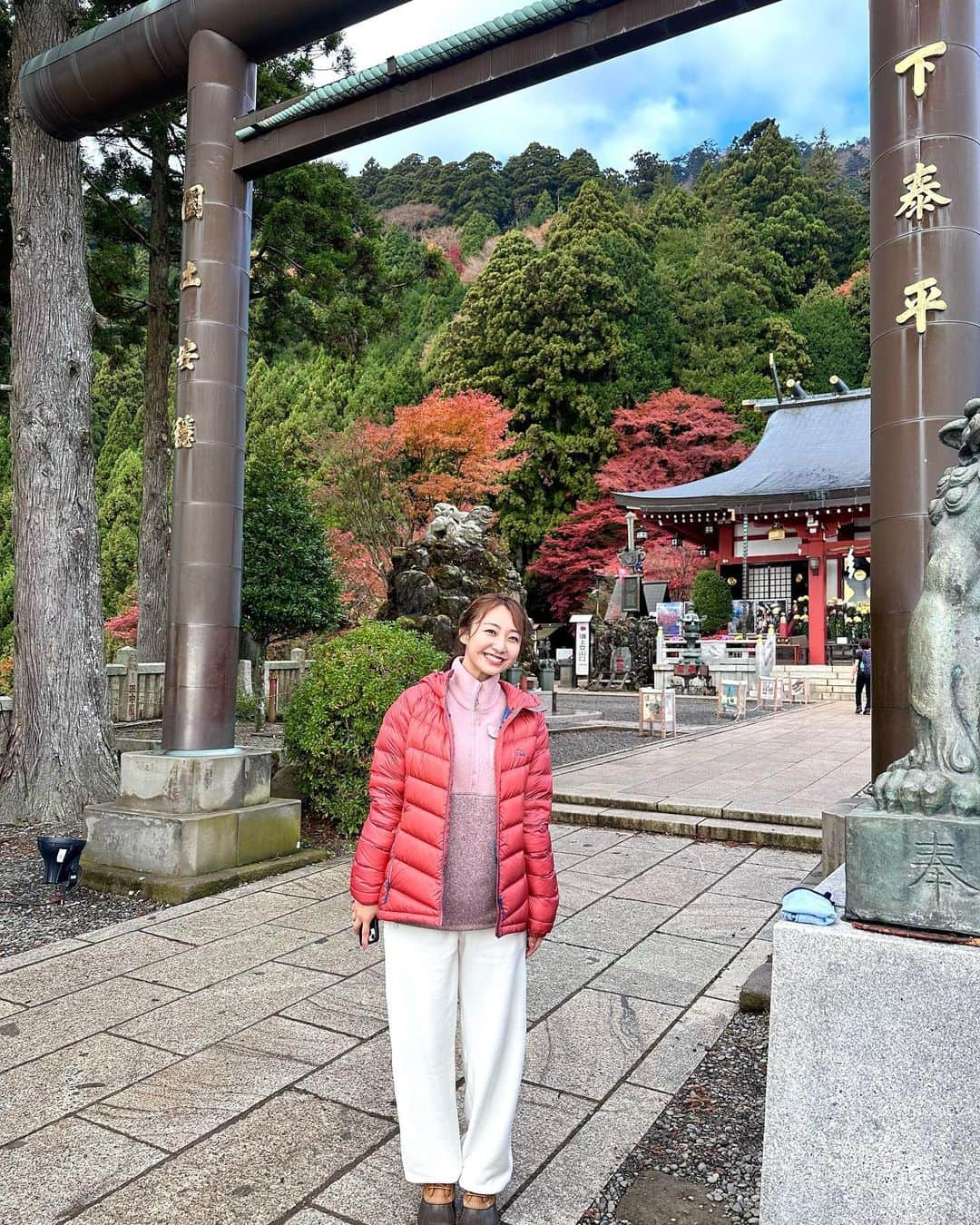 杉原凜さんのインスタグラム写真 - (杉原凜Instagram)「今朝は神奈川県伊勢原市にある大山阿夫利神社から、今が見頃の紅葉を生中継🍁 真っ赤だったり赤オレンジ黄色のグラデーションだったり息をのむ美しさでした〜  現場に着いてから綺麗な朝焼けと日の出も見られて、なんだか得をした気分になりました☀️  #ZIP! #NOWニッポン #30 #紅葉 #大山阿夫利神社」11月23日 18時14分 - sugihara_rin