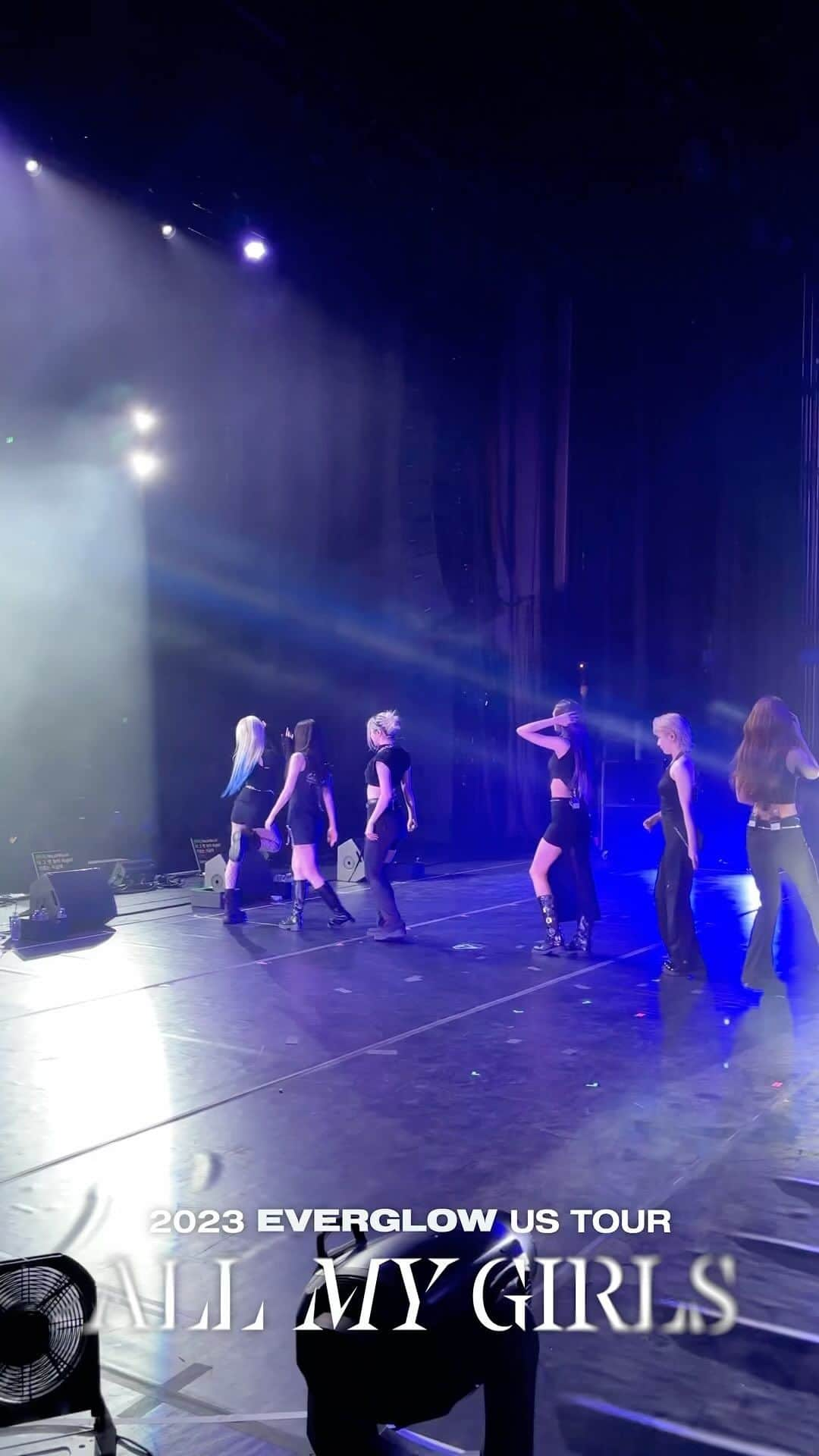 EVERGLOWのインスタグラム：「2023 EVERGLOW US TOUR in LA 🖤 #EVERGLOW #에버글로우 #이유 #EU #시현 #SIHYEON #미아 #MIA #온다 #ONDA #아샤 #AISHA #이런 #YIREN #ALL_MY_GIRLS_IN_US」