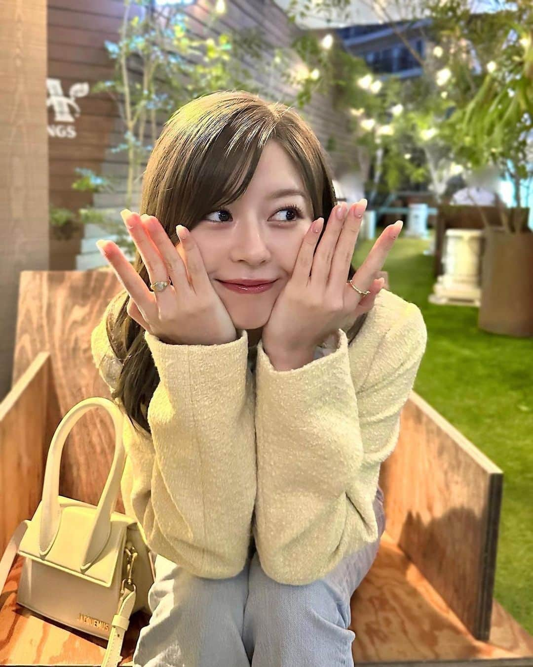 美女美容事情のインスタグラム：「《イエローコーデ💛🍋》 *⁠ リポストを使って素敵な美女の投稿を紹介させて頂く【ビジョビ💄美女美容事情💅】のコーナーです✨ *⁠ 今回ご紹介させて頂きますのは!!👀❤︎⁠⠀ 石崎日梨さん< @ishizaki_hina0123 >の素敵なお写真📸⁠⠀⁠⠀⁠⠀⁠ *⁠⠀⁠⠀⁠⠀⁠⠀ 可愛すぎるルックスの清楚系美女😍🕊️ イエローに包まれていて綺麗です💛💖 *⠀⁠⠀⁠⠀⁠⠀⁠⠀ 石崎日梨さん< @ishizaki_hina0123 > ⁠⠀⁠⠀⁠⠀⁠⠀ 素敵な投稿ありがとうございました☺️📸✨ *⠀⁠⠀⁠⠀⁠⠀⁠⠀ 石崎日梨さんのアカウントには他にも素晴らしい投稿が沢山ありますので是非覗いてみてくださいね💁‍♀️💙⁠⠀⁠⠀⁠⠀⁠⠀ *⠀⁠⠀⁠⠀⁠⠀⁠⠀ △▼△▼△▼△▼△▼△▼△▼△▼△▼ ⁠⠀⁠⠀⁠⠀ ❤🧡💛「美女美容事情」💚💙💜⠀⠀⠀⠀⠀⠀⠀⠀⠀⠀⠀⠀⠀⠀⁠⠀⁠⠀⁠⠀⁠⠀⁠⠀ 👇掲載ご希望の方は👇⠀⠀⠀⠀⠀⠀⠀⠀⠀⠀⠀⠀⠀⠀⠀⁠⠀⁠⠀⁠⠀⁠⠀⁠⠀ @b_b_j.jタグ付けと🖤 #ビジョビ ⁠⠀ 🖤タグ付けお願いします✨⠀⠀⠀⠀⠀⠀⠀⠀⠀⠀⠀⠀⠀⠀⠀⁠⠀⁠⠀⁠⠀⁠⠀⁠⠀ △▼△▼△▼△▼△▼△▼△▼△▼△▼ ⁠⠀⁠ #美女 #透明感 #透明感女子 #美人 #清楚系  #清楚系女子 #カフェ #イエローコーデ #☕️」