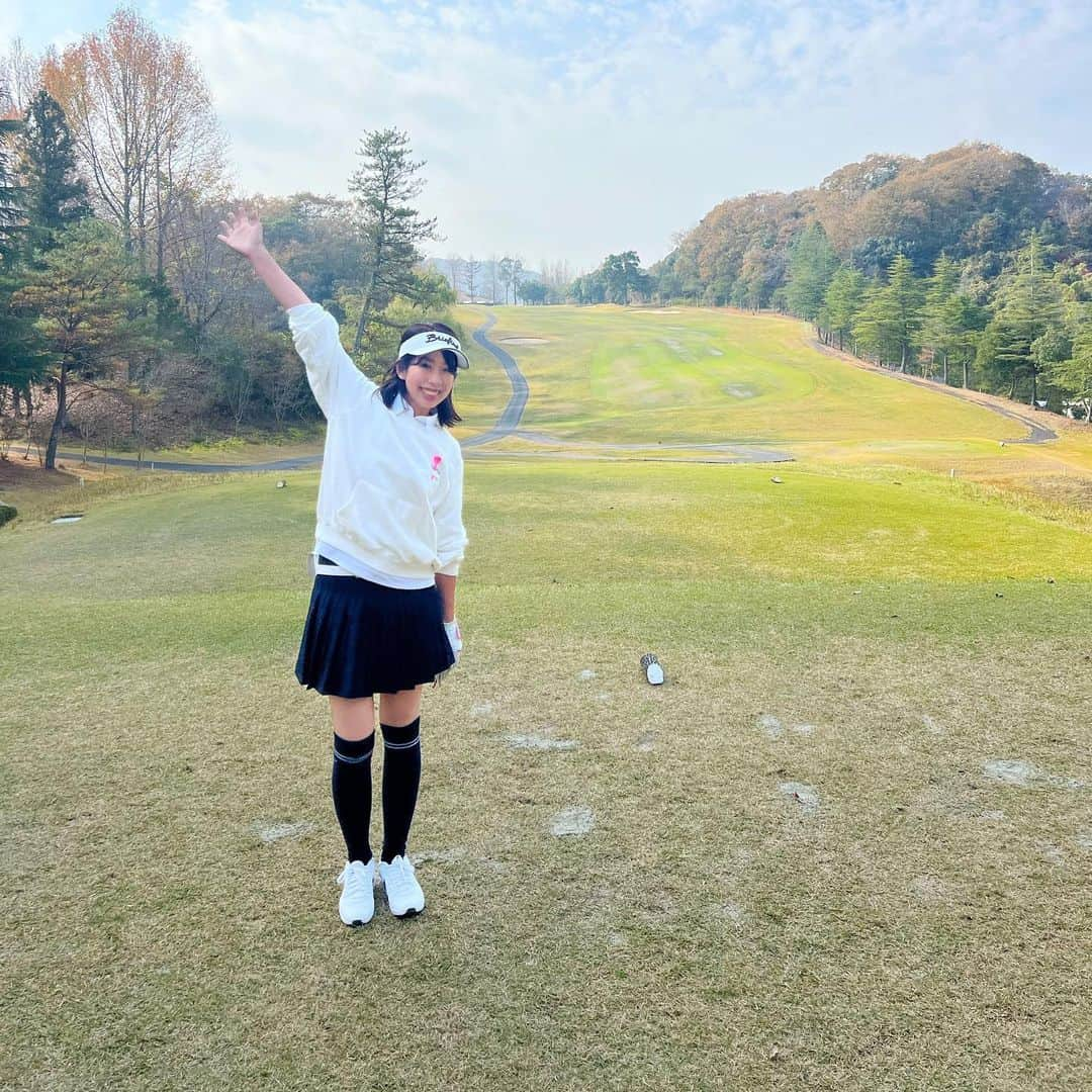 chiiika124さんのインスタグラム写真 - (chiiika124Instagram)「⛳️🍁 紅葉もみれたし レッスンの成果出たスコアで 満足満足🙌  #ゴルフ女子  #ゴルフウェア  #ゴルフ初心者  #韓国ゴルフウェア #ゴルフコーデ」11月23日 18時12分 - chiika26