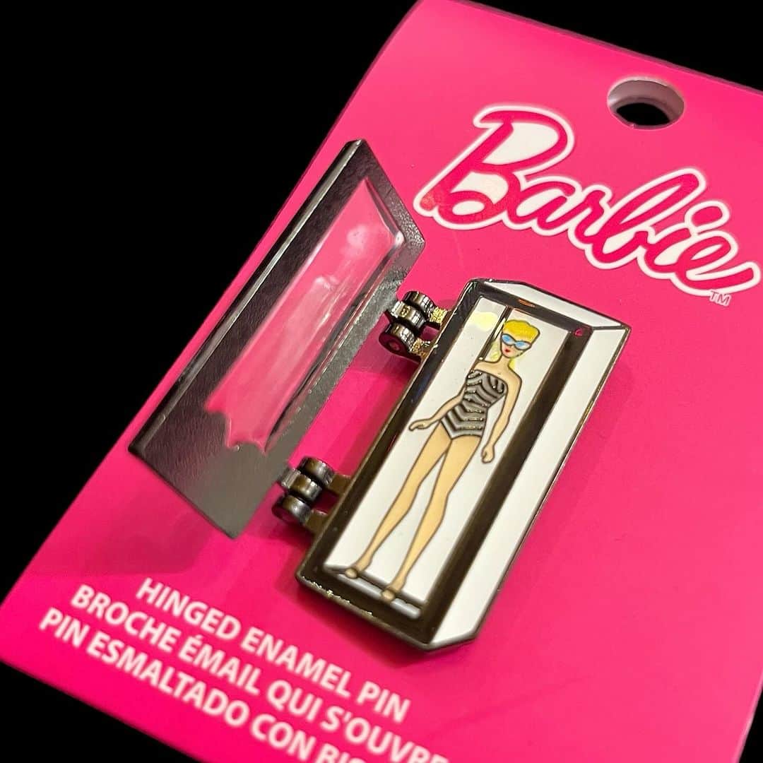 おもちゃやSPIRALさんのインスタグラム写真 - (おもちゃやSPIRALInstagram)「Barbie Pins入荷しました！  Boxが開くギミックでかわいいです✨」11月23日 18時19分 - spiral_toy